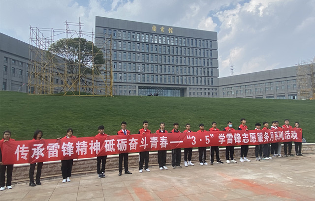 清扫校园1.jpg 清扫校园1.jpg
