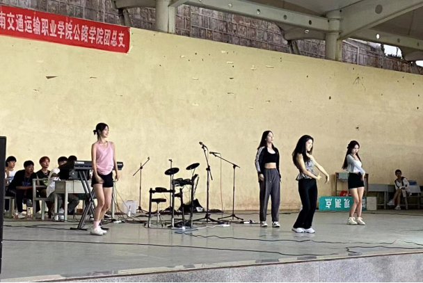 公路学院举办第一届音乐节336.png 公路学院举办第一届音乐节336.png