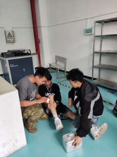 公路学院开展实验安全应急演练777