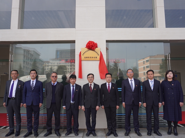 合影留念.jpg 合影留念.jpg