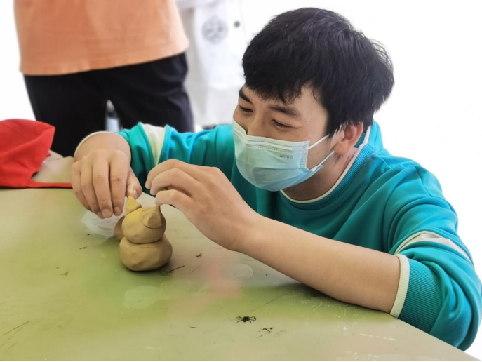 公路学院开展“喜迎二十大,展现家乡新风貌”之手工剪纸泥塑活动577.png 公路学院开展“喜迎二十大,展现家乡新风貌”之手工剪纸泥塑活动577.png