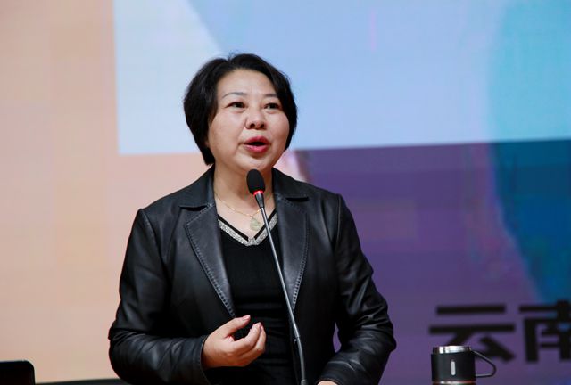 3云南省婚姻家庭咨询师协会副会长杨燕华专题讲授.jpg 3云南省婚姻家庭咨询师协会副会长杨燕华专题讲授.jpg