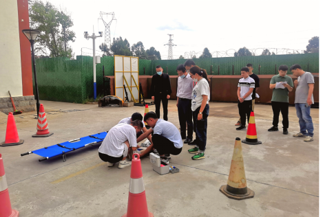 【新闻稿】公路学院开展实验实训室跌撞伤专项应急演练586.png 【新闻稿】公路学院开展实验实训室跌撞伤专项应急演练586.png